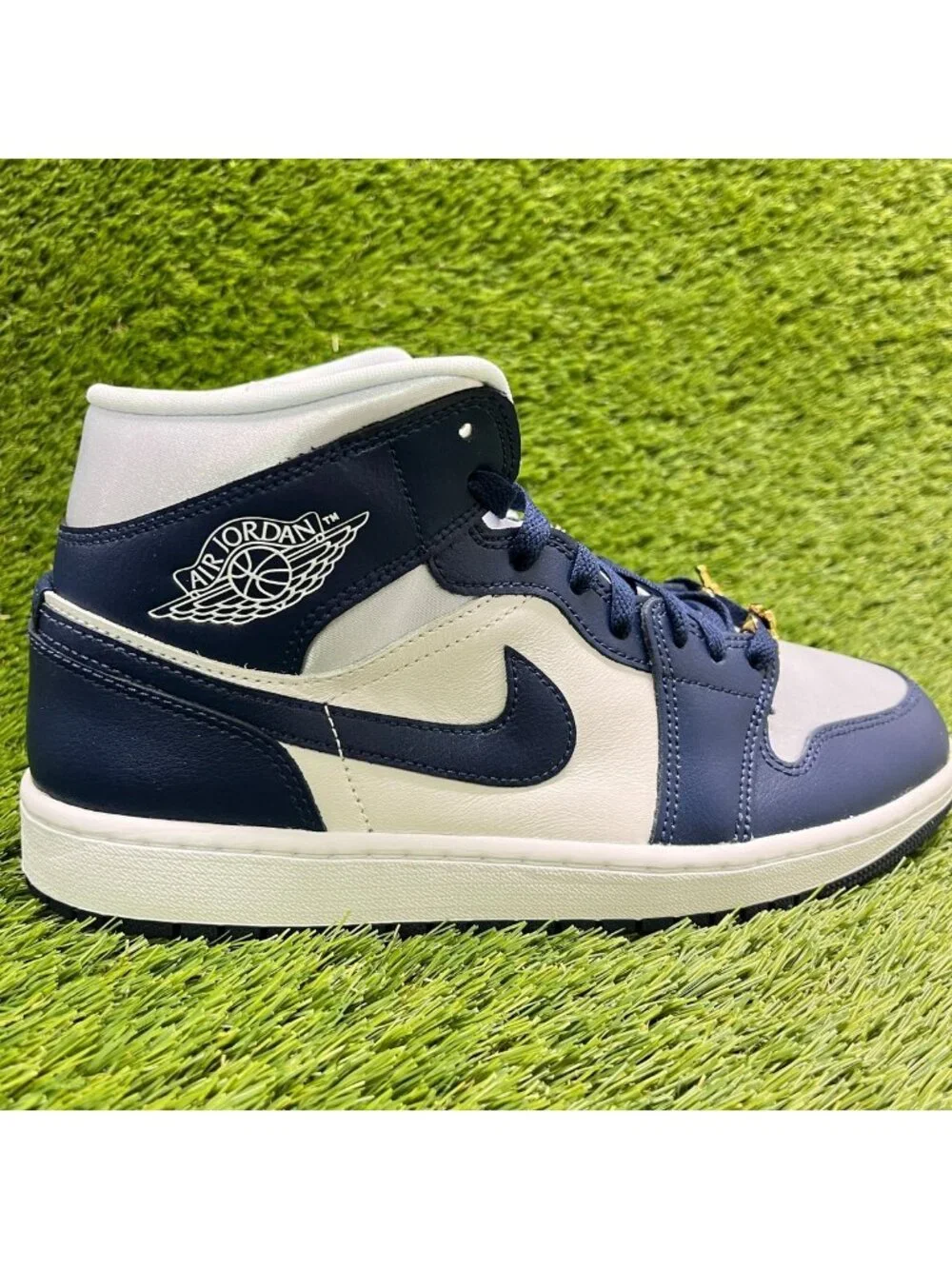 Nike Air Jordan 1 Mid SE Womens Size 11 Gray Navy Blue Basketball Shoes Sneakers